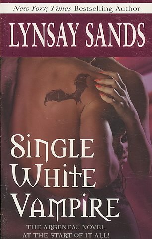 Single white vampire [Paperback] / Lynsay Sands.